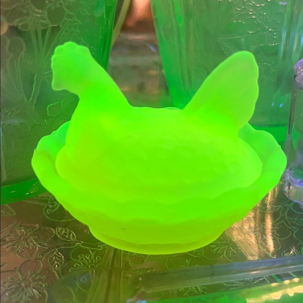 Boyd glass Vaseline iridescent uranium mini hen on nest immaculate